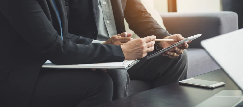 Cómo facturar sin estar dado de alta como autónomo a través de una empresa